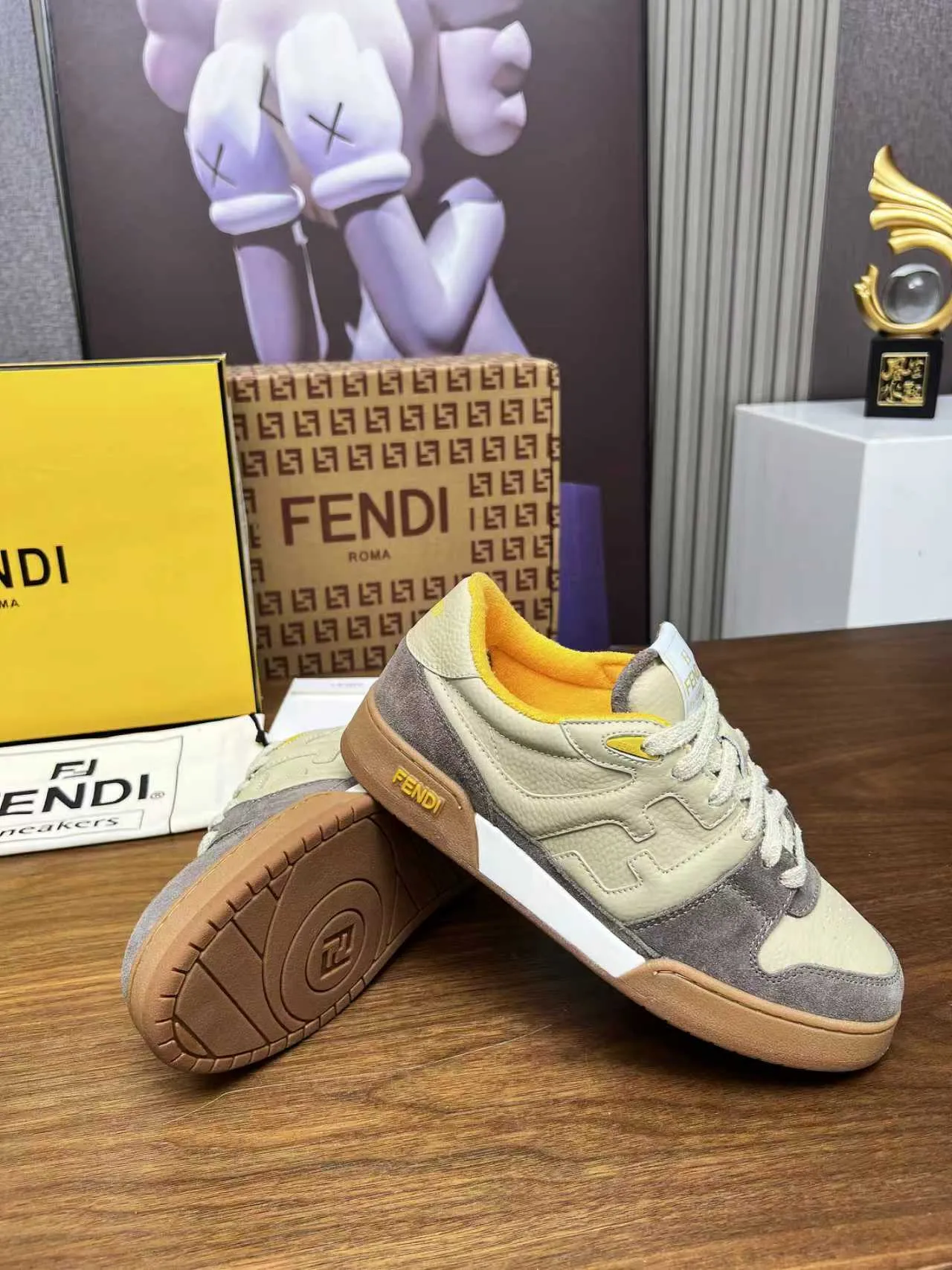 Factory price 660💰 Fendi·Fendi⛳️Hot-selling 35--45 couple model👫 FD match Original purchase for RMB14340 One-to-one reproduction Designer Kim Jones's first sneaker fendi match and Donkey brand Trainer basketball sneakers, fresh blood injected with FF retro design Super good-looking and versatile, the upper is made of cowhide and cowhide splicing combination, with concave and convex double F on the side The logo lining is made of terry velvet 🤗Super soft on the feet, lightweight and comfortable to match with a sweatshirt, original full package! ✦ Fabric: cowhide + cowhide color matching ✦ Lining: original terry velvet lining ✦ Sole: original molded multi-color color matching sole ✦ Sole: mesh injection molding pad ✦ Sole thickness: 3.5cm ✦ Female size: 35--40, female 40 customized ✦ Male size: 39--45, male 45 customized